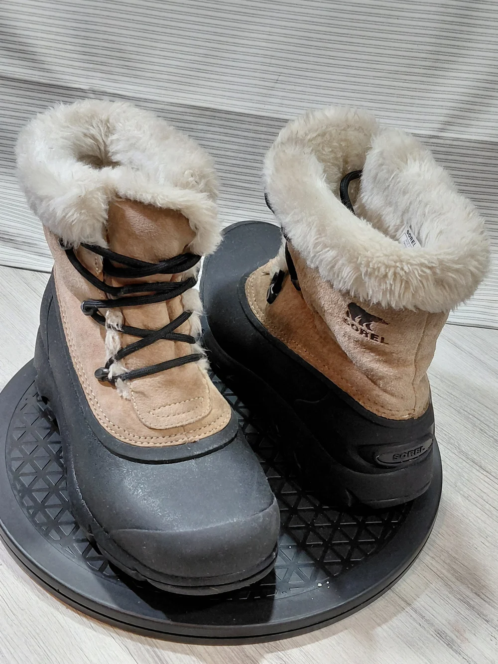 Sorel Women's Snow Angel Tan and Black Waterproof Winter Snow Boots SIZE 8